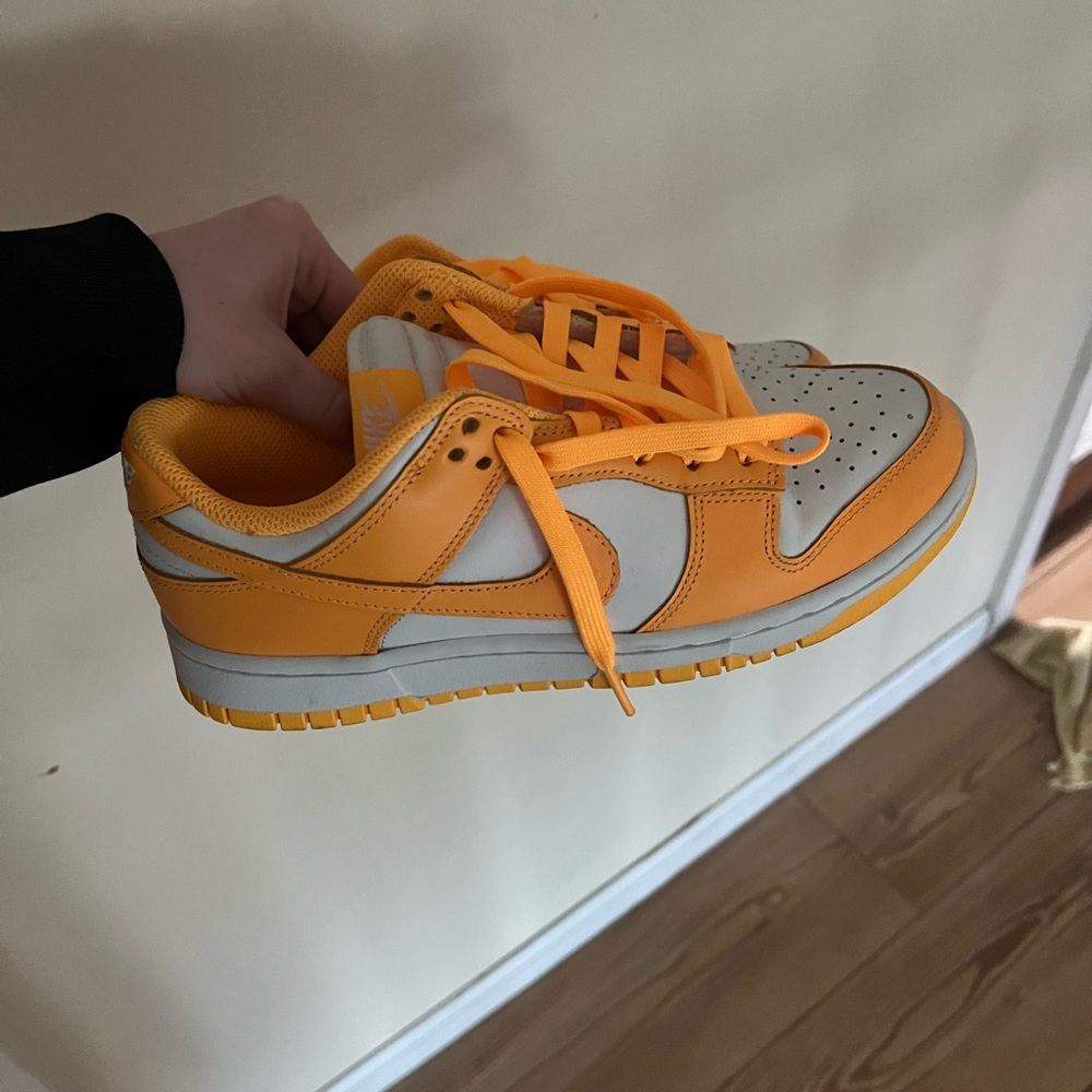 Bright orange dunks - Picture 2 of 7